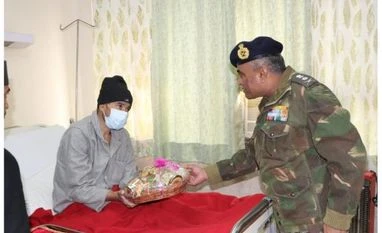 Delhi: Army chief visits Research and Referral Hospital, greets patients Manoj Pande, R&R hospital