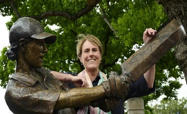 Belinda Clark becomes first woman cricketer to get bronze statue at SCG Belinda Clark, Australian cricketer