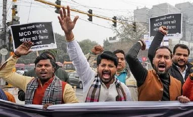 AAP, BJP hold protests in Delhi Assembly premises over various issues AAP, BJP hold protests in Delhi Assembly premises over various issues