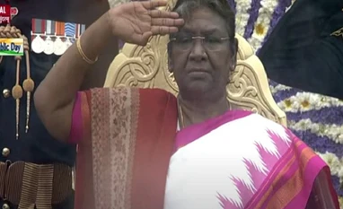 R-Day: President Murmu unfurls Tricolour, gets ceremonial 21 Gun salute Droupadi Murmu